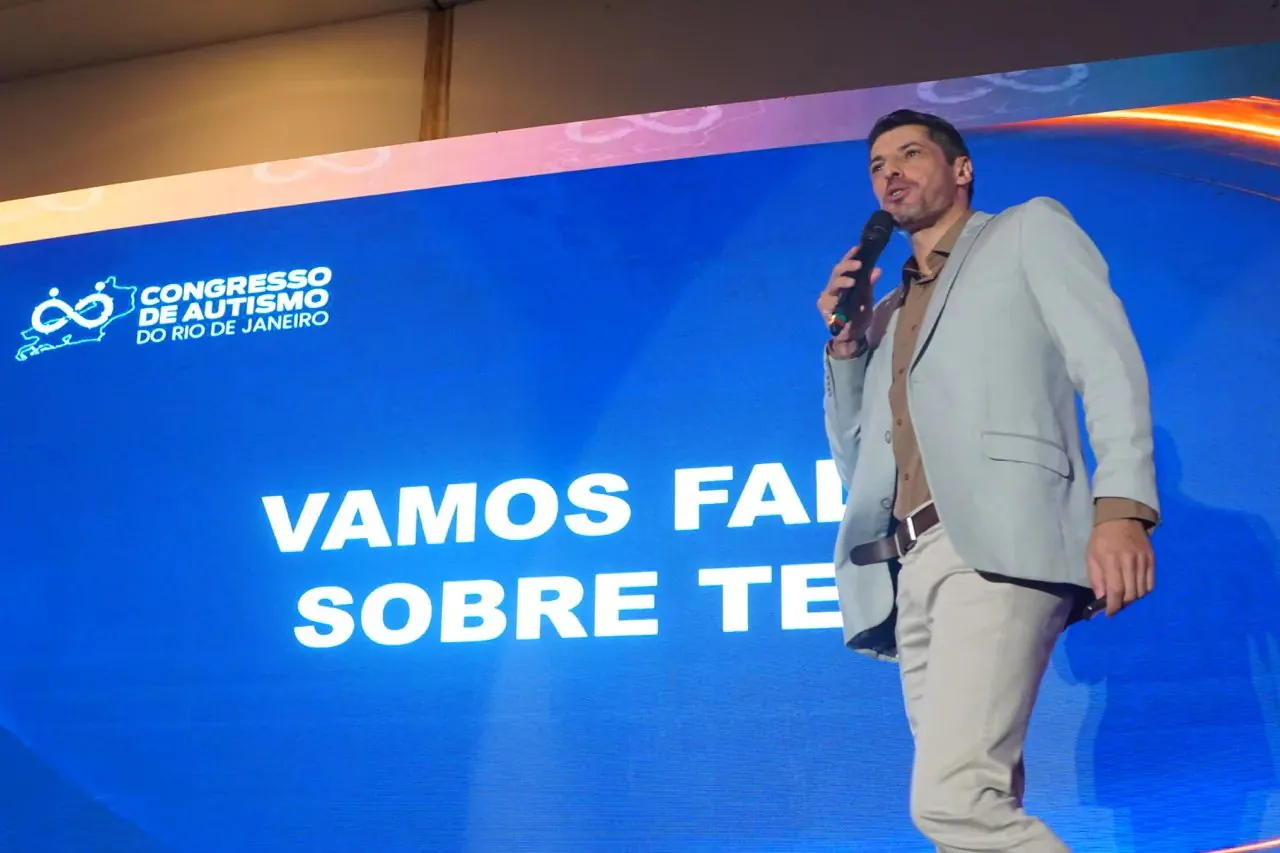 Fábio Coelho palestrando no Congresso de Autismo do Rio de Janeiro